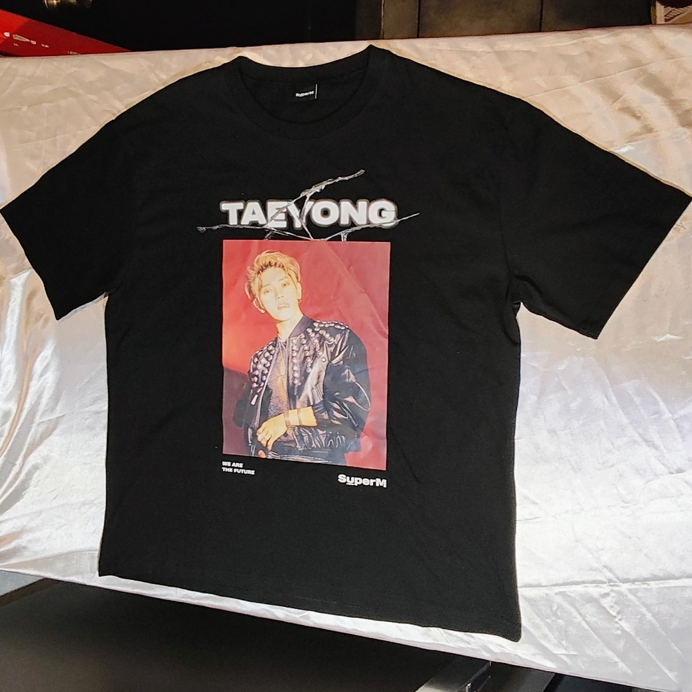 Taeyong Graphic Short-Sleeve Tee in Black